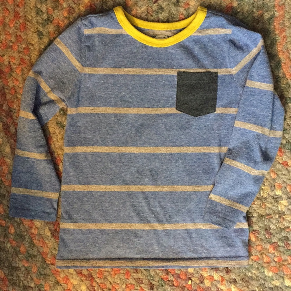 Boys Old Navy long sleeved tee